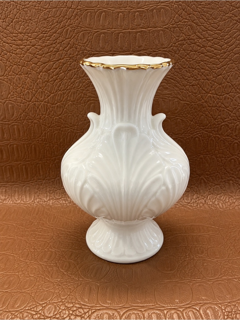 Elegant Lenox Mini White Ceramic Vase with Gold Rim - Home Accents 🌼